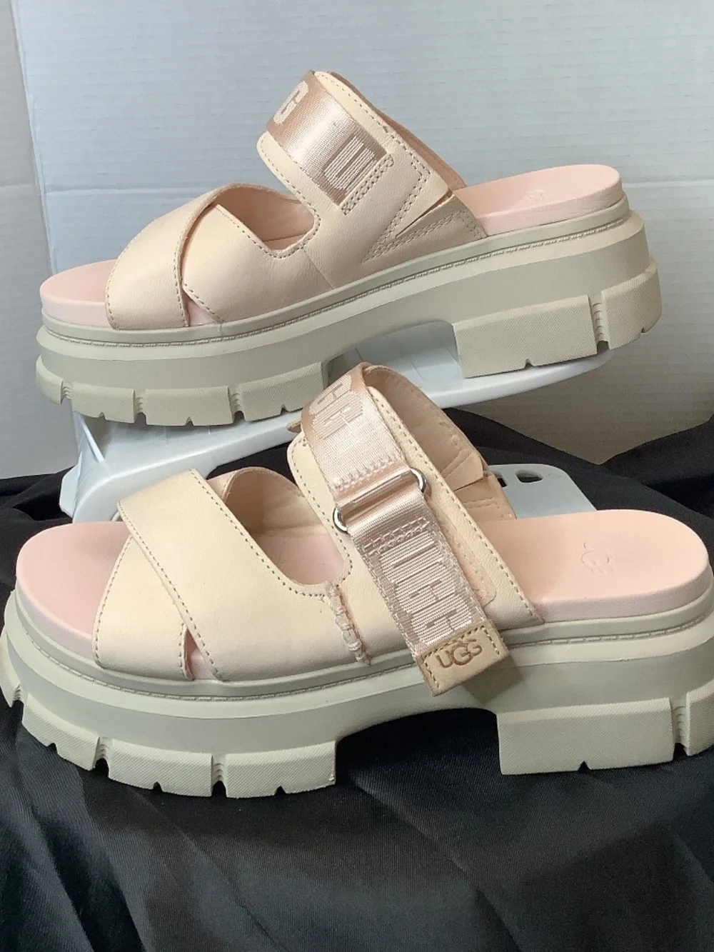 EUC UGG Ashton Slide Womens platforms sz.8.5